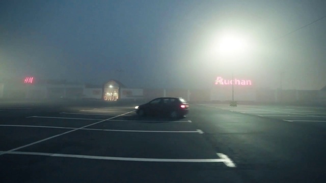 Video Reference N2: Atmospheric phenomenon, Sky, Mode of transport, Light, Atmosphere, Road, Lighting, Haze, Morning, Fog