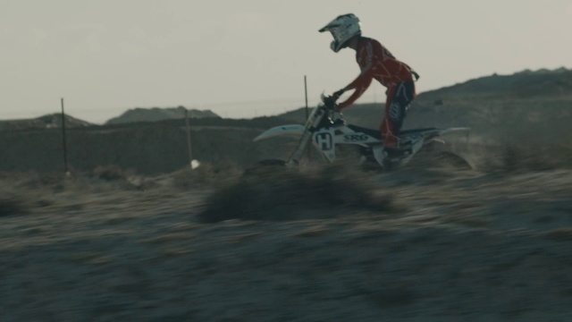 Video Reference N20: Soil, Vehicle, Extreme sport, Bicycle motocross, Recreation, Mountain bike, Downhill mountain biking, Bicycle, Cycle sport, Freeride