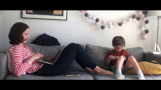 Video Reference N0: Leg, Sitting, Footwear, Child, Joint, Shoe, Foot, Couch, Conversation, Thigh