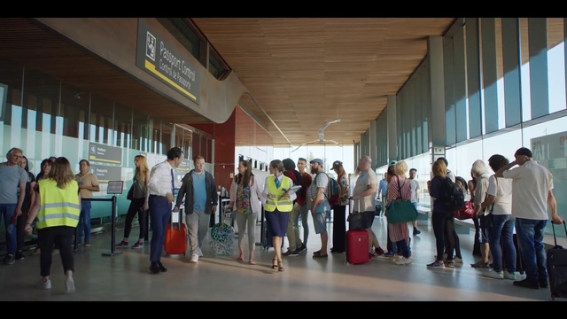 Video Reference N5: Crowd, Community, Event, Fun, Passenger, Architecture, Building, Tourism, Leisure