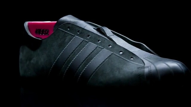 Video Reference N2: footwear, black, shoe, light, product, outdoor shoe, product, walking shoe, sneakers, athletic shoe, Person