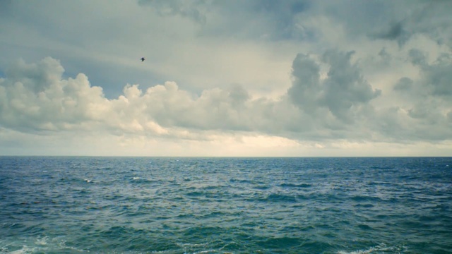 Video Reference N1: sea, sky, horizon, ocean, cloud, water, calm, wind wave, coastal and oceanic landforms, wave