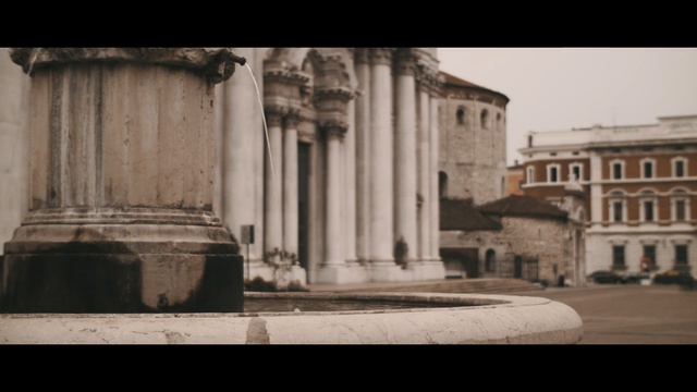 Video Reference N0: column, landmark, ancient roman architecture, structure, ancient rome, architecture, ancient history, arch, history, monument, Person