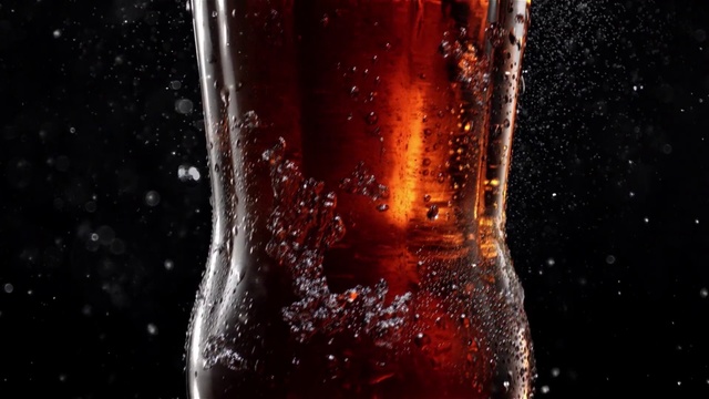 Video Reference N8: Water, Drink, Cola, Diet soda, Liquid, Soft drink, Glass, Carbonated soft drinks, Coca-cola, Beer