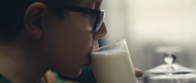 Video Reference N1: Milkshake, Milk, Drink, Raw milk, Lip, Dairy, Almond milk, Smoothie, Food, Lactose