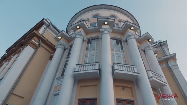 Video Reference N9: Architecture, Building, Classical architecture, Landmark, Property, Facade, Real estate, Commercial building, Apartment, Metropolitan area