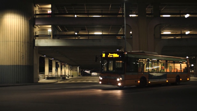 Video Reference N0: bus, transport, mode of transport, public transport, metropolitan area, car, night, vehicle, evening, luxury vehicle