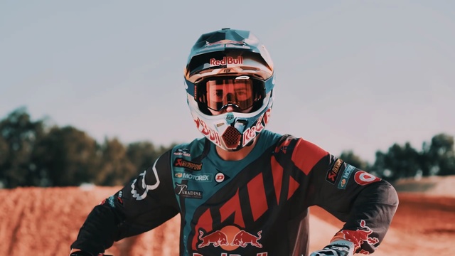 Video Reference N4: helmet, protective gear in sports, headgear, personal protective equipment, vehicle, race, sports equipment, racing, motocross, freestyle motocross
