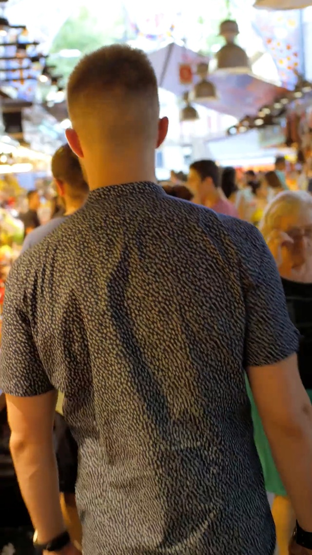 Video Reference N4: Male, Crowd, Outerwear, Neck, Back, T-shirt, Person