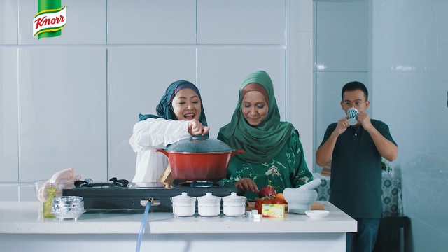 Video Reference N4: girl, product, cuisine, fun, cook, Person