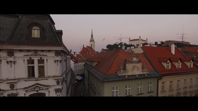 Video Reference N0: town, sky, roof, urban area, building, city, house, morning, facade, residential area