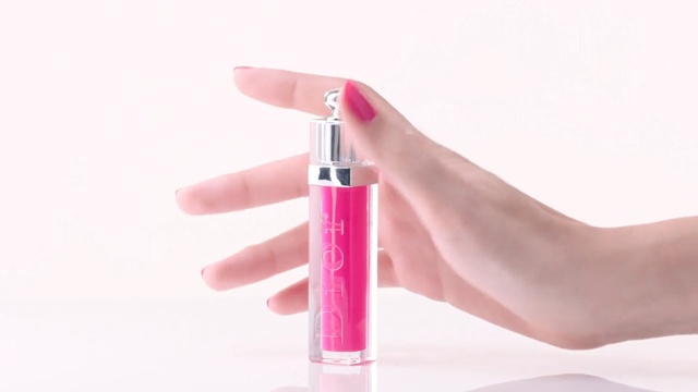 Video Reference N3: Pink, Skin, Lip, Lip gloss, Beauty, Nail, Cosmetics, Lipstick, Material property, Finger