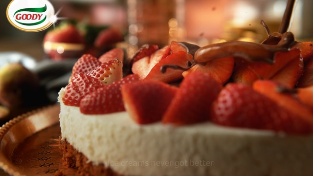 Video Reference N0: Food, Strawberries, Strawberry, Pavlova, Sweetness, Cuisine, Dish, Ingredient, Dessert, Cream