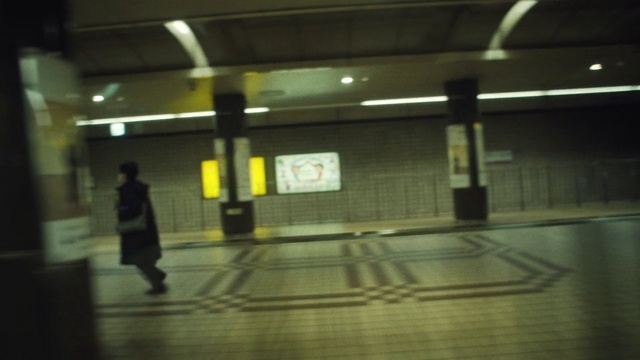 Video Reference N3: Light, Transport, Snapshot, Metropolitan area, Yellow, Line, Infrastructure, Subway, Architecture, Building