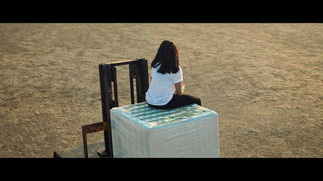 Video Reference N1: sitting, human behavior, human, girl, water, Person