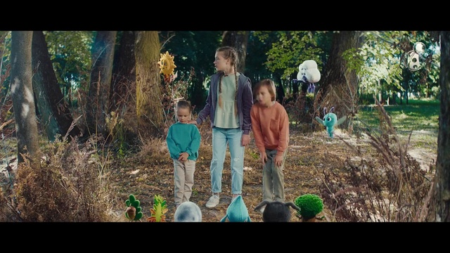 Video Reference N4: People in nature, Nature, Photograph, Tree, Adaptation, Fun, Botany, Woodland, Forest, Organism