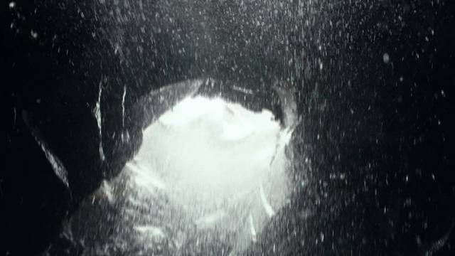 Video Reference N2: water, black, black and white, monochrome photography, atmosphere, photography, monochrome, geological phenomenon, freezing, darkness