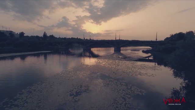 Video Reference N4: Water resources, Sky, Water, Nature, River, Reflection, Waterway, Natural landscape, Cloud, Evening