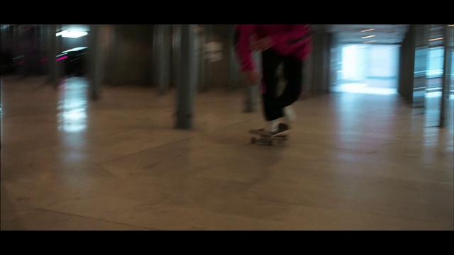 Video Reference N4: Roller skating, Footwear, Floor, Roller sport, Skating, Flooring, Hardwood, Wood flooring, Roller skates, Wood