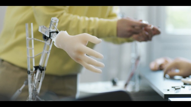 Video Reference N1: Hand, Arm, Joint, Laboratory, Finger, Science, Laboratory equipment, Research