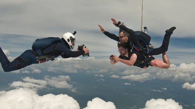 Video Reference N3: Parachuting, Air sports, Fun, Parachute, Tandem skydiving, Extreme sport, Sky, Windsports, Leisure, Cloud