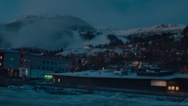 Video Reference N2: Cloud, Sky, Atmosphere, Water, Mountain, Snow, Body of water, Freezing, Building, Dusk