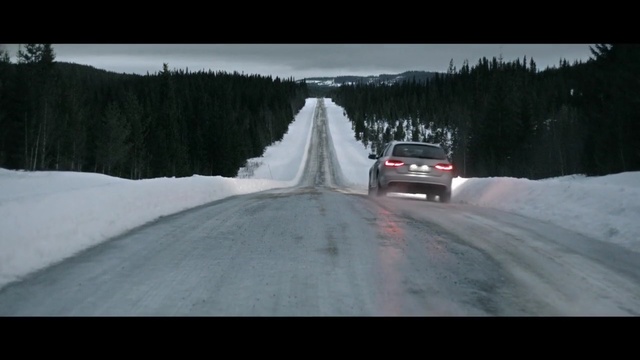 Video Reference N6: road, car, snow, motor vehicle, winter, freezing, mode of transport, geological phenomenon, automotive design, vehicle
