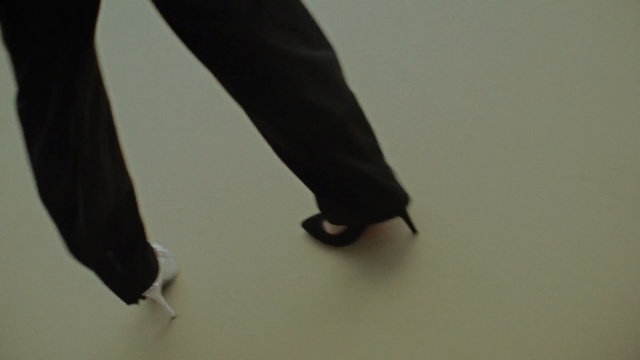 Video Reference N0: Footwear, Standing, Leg, Shoe, Joint, Trousers, Human body, Human leg, High heels, Hand