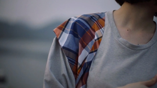 Video Reference N4: blue, shoulder, joint, outerwear, t shirt, neck, textile, arm, product, sleeve