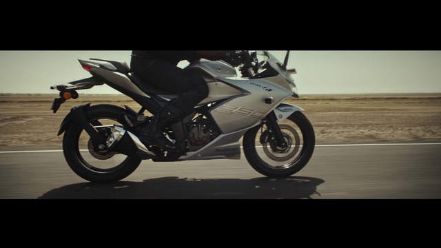Video Reference N6: Land vehicle, Vehicle, Motorcycle, Automotive design, Automotive exhaust, Car, Motor vehicle, Exhaust system, Automotive lighting, Motorcycle fairing