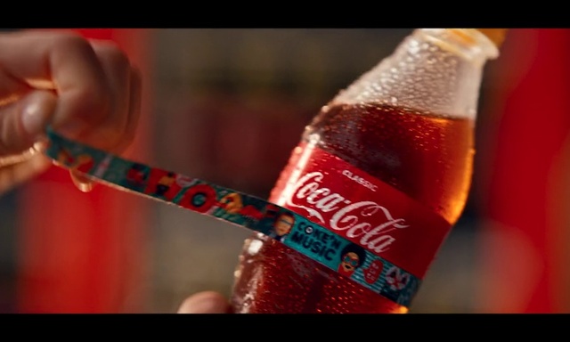 Video Reference N10: Drink, Coca-cola, Cola, Soft drink, Carbonated soft drinks, Non-alcoholic beverage, Bottle, Plant, Nail, Coca