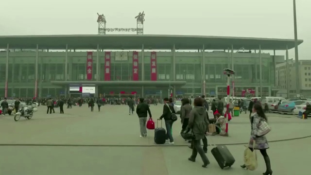 Video Reference N2: Airport, Airport terminal, Infrastructure, City, Architecture, Building, Crowd, Sport venue, Travel, Person