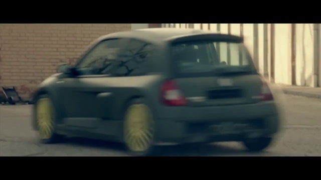 Video Reference N3: Land vehicle, Vehicle, Car, Hatchback, Renault clio v6 renault sport, Hot hatch, Subcompact car, Automotive wheel system, Rim, City car