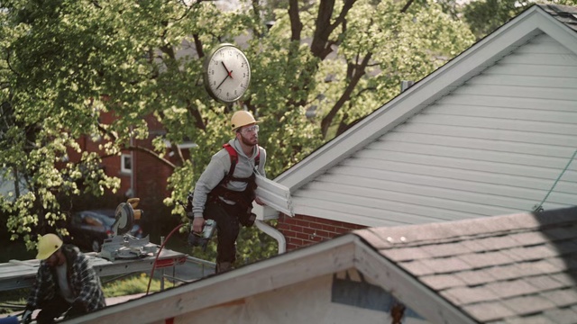 Video Reference N1: Roof, Siding, House, Home, Tree, Real estate, Outdoor structure, Cottage, Plant, Roofer