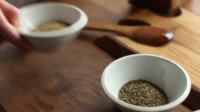 Video Reference N2: Food, Spice mix, Mortar and pestle, Seasoning, Ingredient, Cuisine, Spice, Gomashio, Superfood, Za'atar