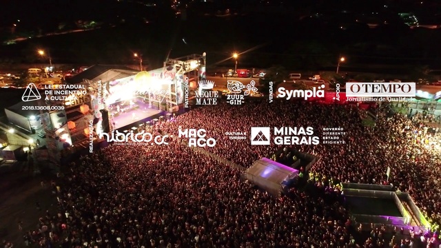 Video Reference N3: Crowd, People, Stage, Performance, Rock concert, Sport venue, Audience, Lighting, Concert, Event