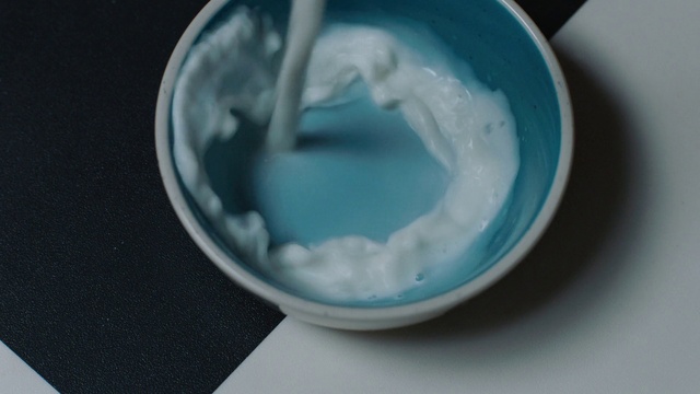 Video Reference N3: Blue, Crème fraîche, Food, Dairy, Ice, Sour cream, Cream, Marshmallow creme, Cuisine