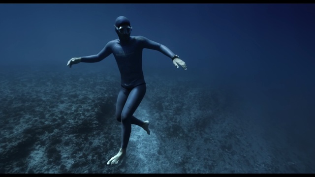 Video Reference N20: blue, water, sky, atmosphere, underwater, darkness, diving, screenshot, fun, recreation