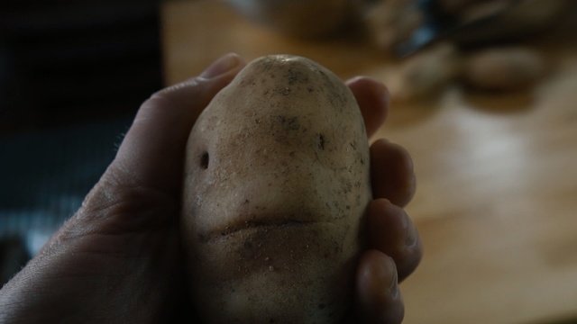 Video Reference N2: Skin, Nose, Finger, Hand, Joint, Potato, Mouth, Root vegetable, Smile, Flesh, Person