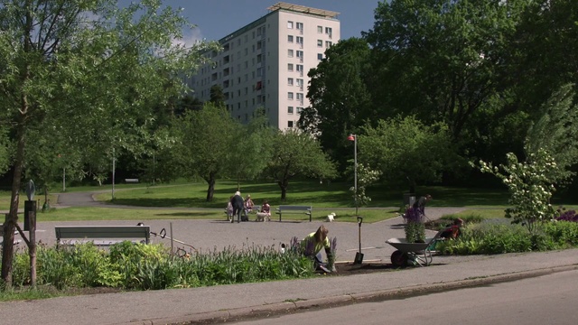 Video Reference N0: Public space, Residential area, Human settlement, City, Neighbourhood, Urban design, Campus, Park, Street, Road