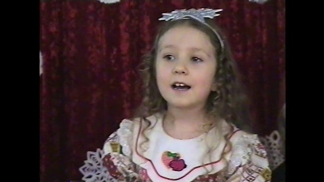 Video Reference N2: Hair, Hair accessory, Headpiece, Facial expression, Cheek, Child, Head, Smile, Portrait, Nose