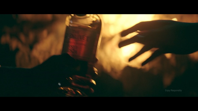 Video Reference N2: Alcohol, Light, Heat, Hand, Photography, Glass bottle, Darkness, Drink, Liqueur, Finger