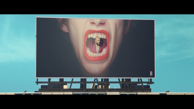 Video Reference N1: Tooth, Mouth, Advertising, Jaw, Organ, Billboard, Smile, Adaptation, Screenshot, Display device