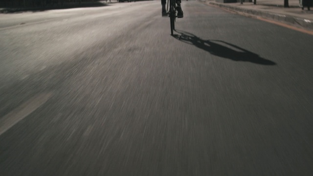 Video Reference N1: Asphalt, Lane, Road, Road surface, Longboard, Vehicle, Sports equipment, Recreation, Photography, Shadow