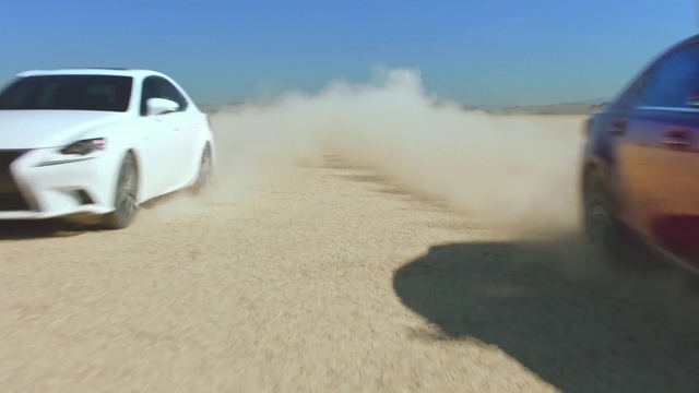 Video Reference N5: Land vehicle, Vehicle, Car, Automotive design, Rim, Mid-size car, Full-size car, Luxury vehicle, Rolling