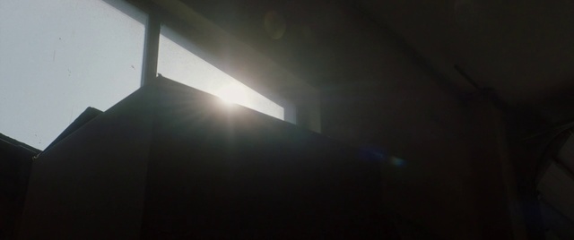 Video Reference N0: Black, Light, Atmosphere, Atmospheric phenomenon, Darkness, Lighting, Sky, Lens flare, Architecture, Line