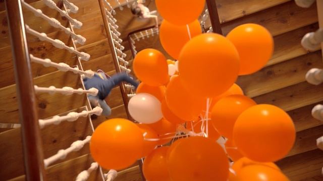 Video Reference N3: orange, balloon, orange