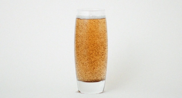 Video Reference N0: Pint glass, Drink, Tumbler, Glass, Drinkware, Beige, Glasses, Highball glass, Beer glass, Fizz