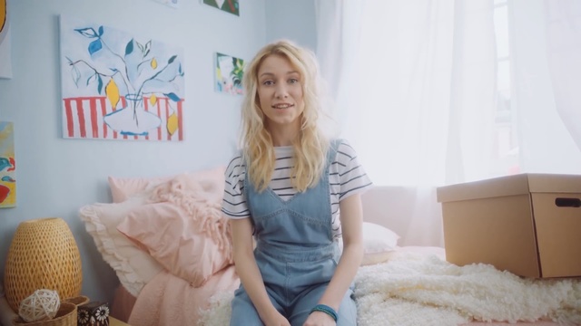 Video Reference N1: Blond, Room, Joint, Furniture, Bedroom, Leg, Sitting, Pillow, Long hair, Textile, Person
