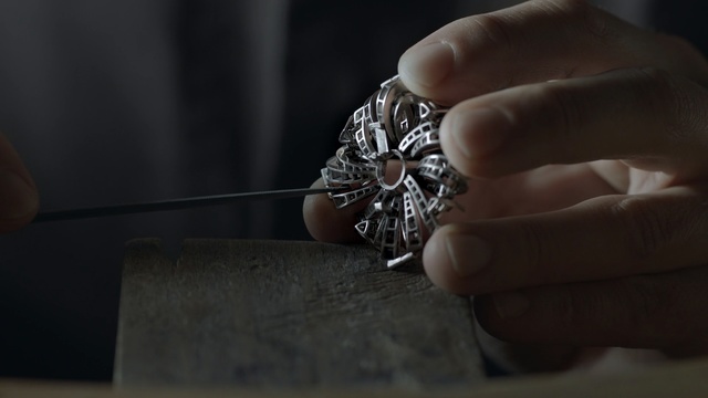 Video Reference N3: Hand, Finger, Ring, Fashion accessory, Jewellery, Still life photography, Silver